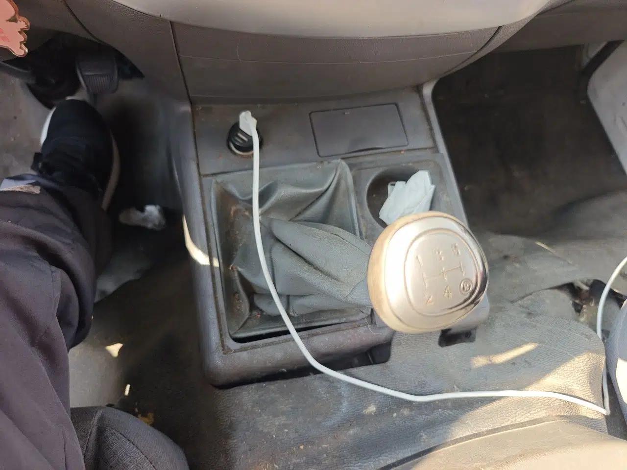 Jinbei Hiace Golden Cup Sea Lion 2.0L manual transmission, no sunroof, enclosed cargo van — миниатюра 14