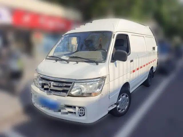 Jinbei Hiace Golden Cup Sea Lion 2.0L manual transmission, no sunroof, enclosed cargo van
