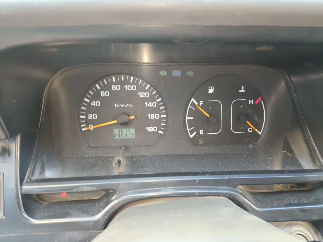 Jinbei Hiace Golden Cup Sea Lion manual 2.0 gasoline — миниатюра 11