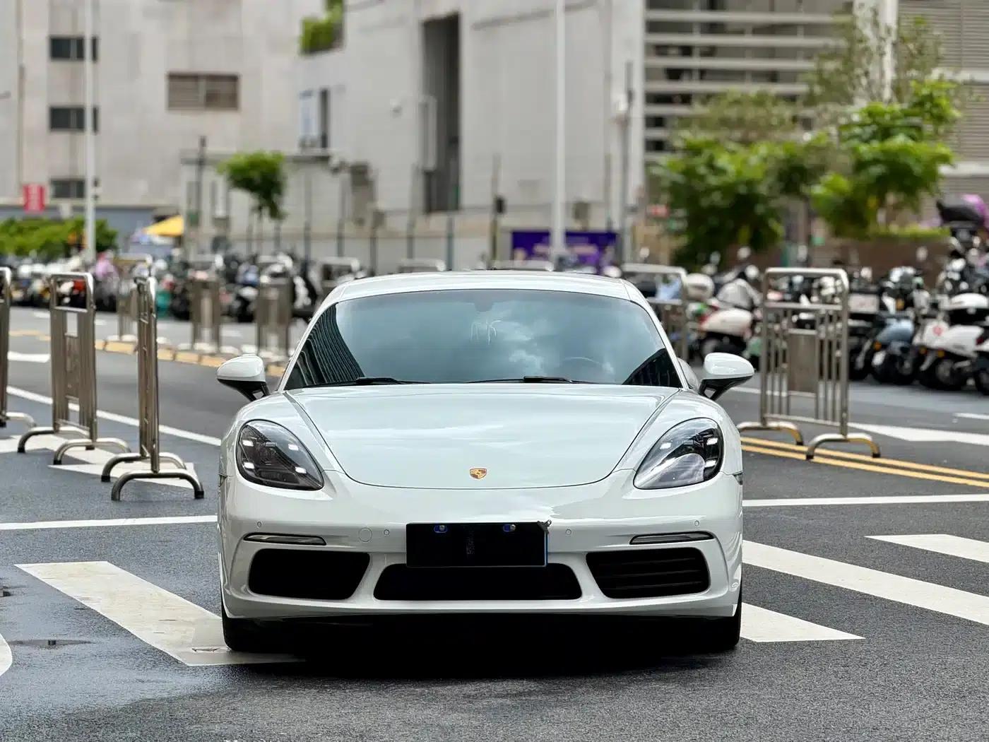 Porsche 718 Cayman 2018 2.0T — миниатюра 2