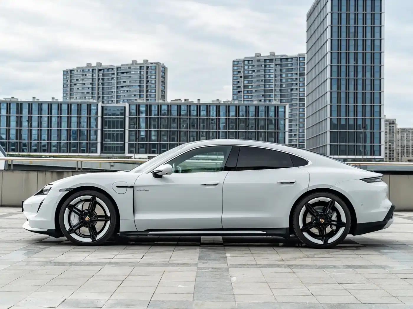 2019 Taycan Turbo — миниатюра 4