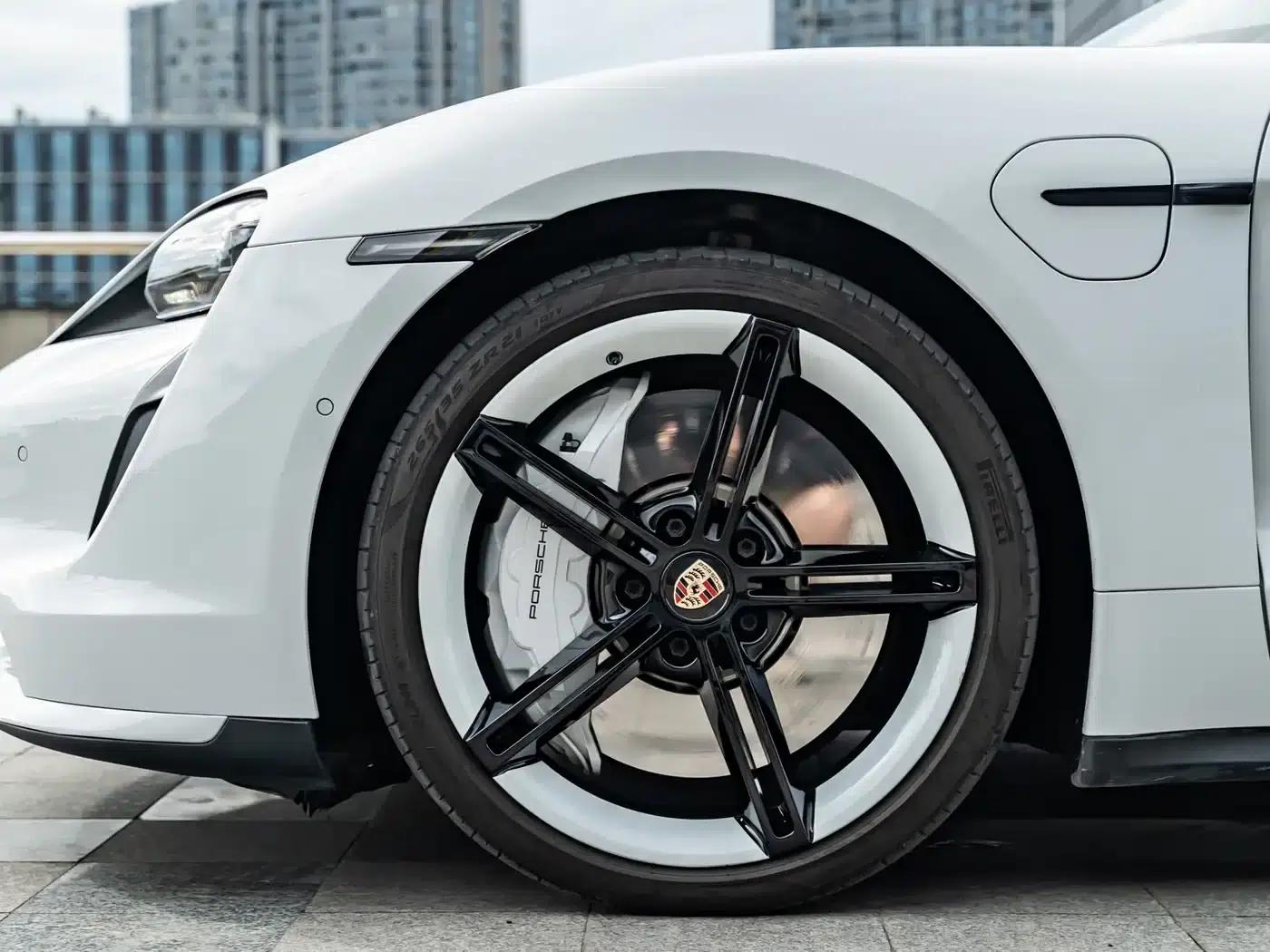 2019 Taycan Turbo — миниатюра 7