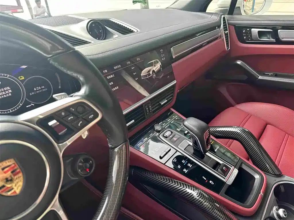2023 Cayenne Coupé E-Hybrid 2.0T Platinum Edition — миниатюра 13