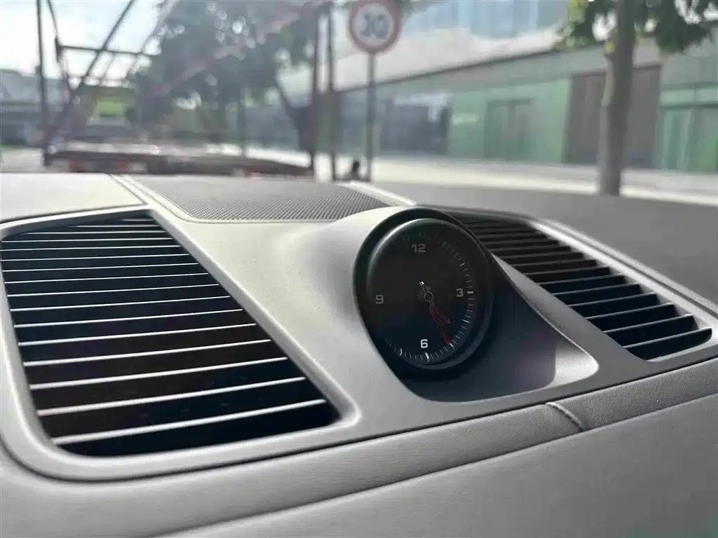 2023 Cayenne Coupé E-Hybrid 2.0T Platinum Edition — миниатюра 16