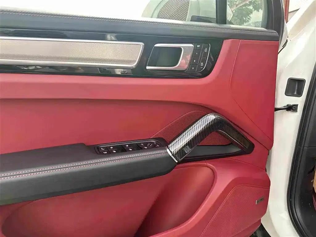 2023 Cayenne Coupé E-Hybrid 2.0T Platinum Edition — миниатюра 18
