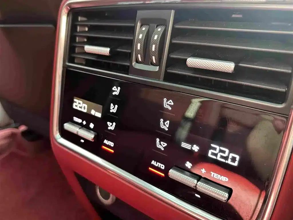 2023 Cayenne Coupé E-Hybrid 2.0T Platinum Edition — миниатюра 22