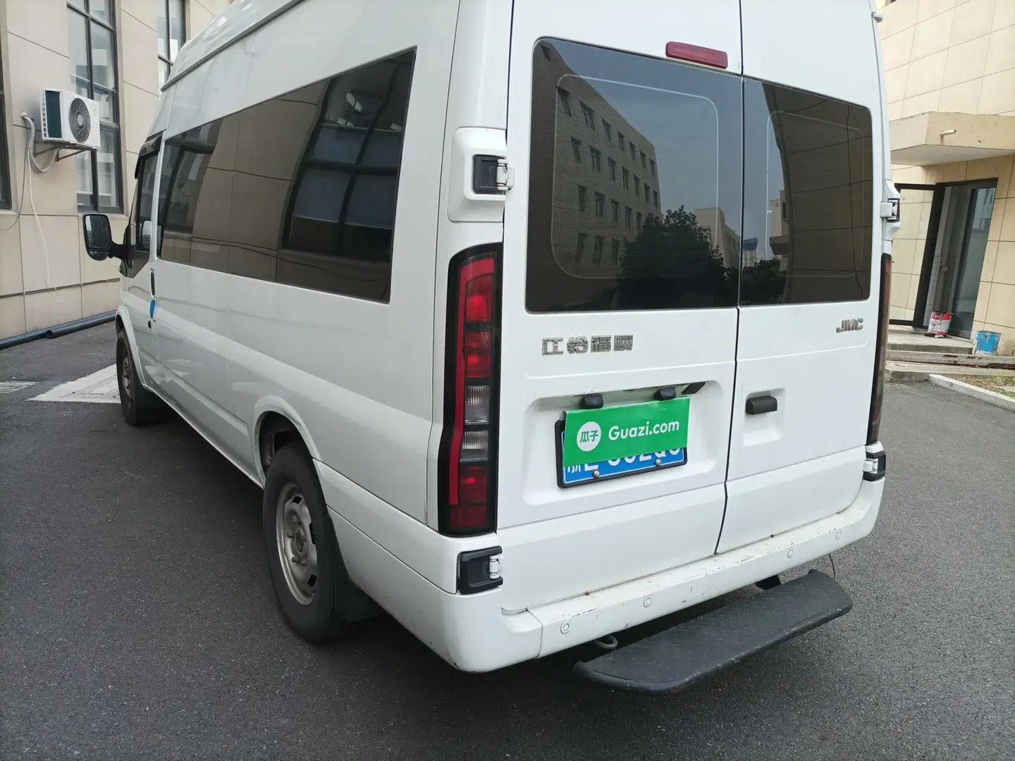 JMC Fushun 2023 2.0T Automatic Mid-Range High-Roof Commercial Multi-Purpose Passenger Vehicle with 6 Seats — миниатюра 4