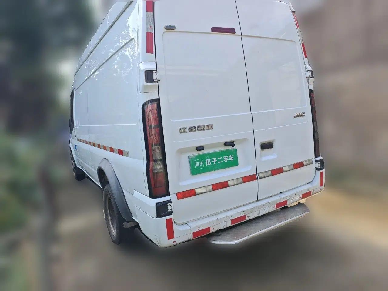 JMC Fushun 2022 2.0T Manual Van with Long Wheelbase Mid-Height Roof and 3 Seats — миниатюра 4