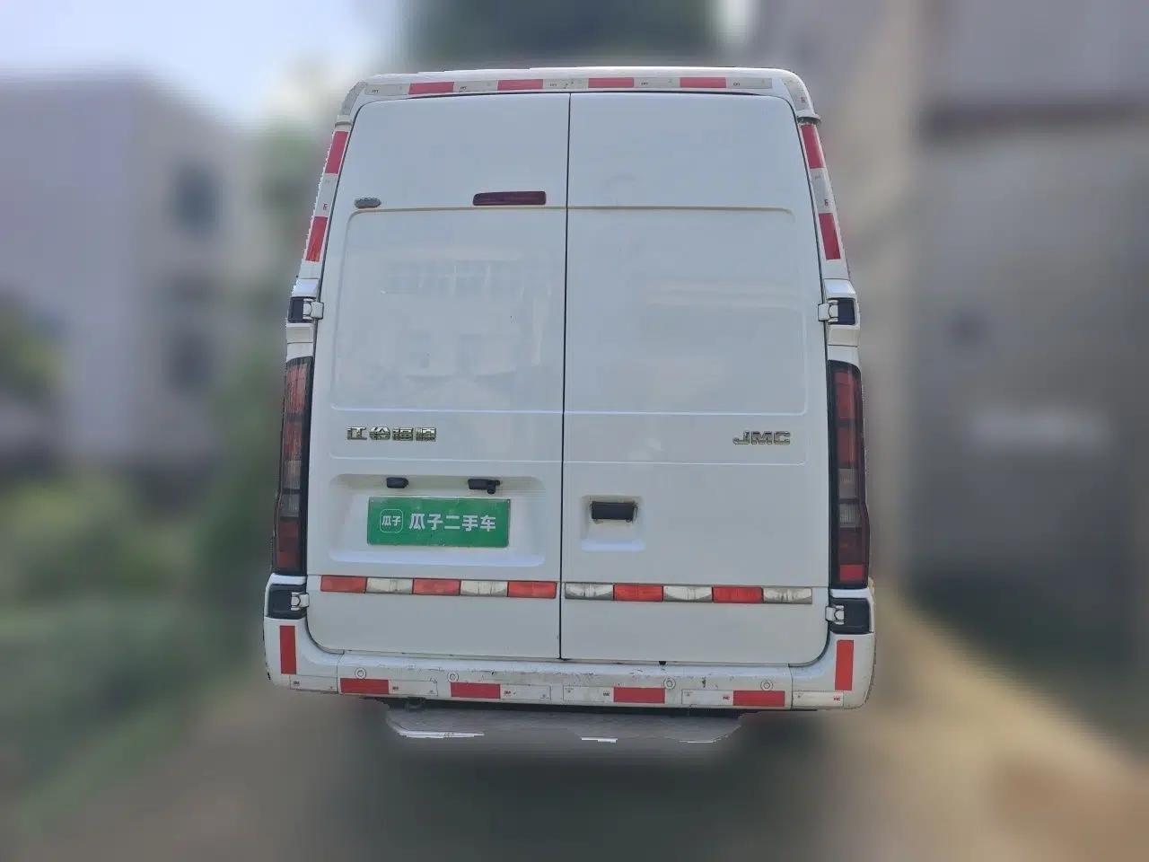 JMC Fushun 2022 2.0T Manual Van with Long Wheelbase Mid-Height Roof and 3 Seats — миниатюра 5