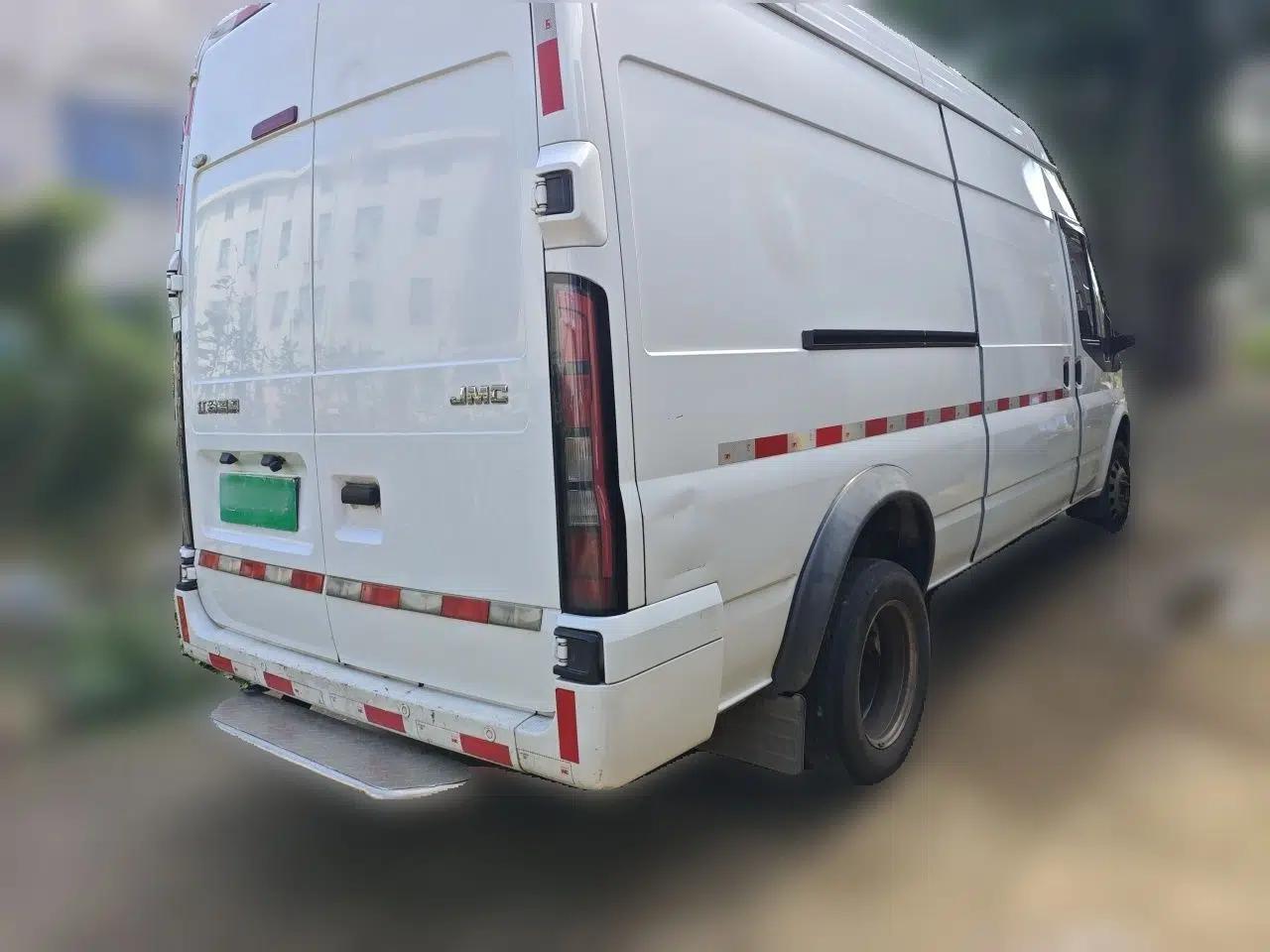 JMC Fushun 2022 2.0T Manual Van with Long Wheelbase Mid-Height Roof and 3 Seats — миниатюра 6