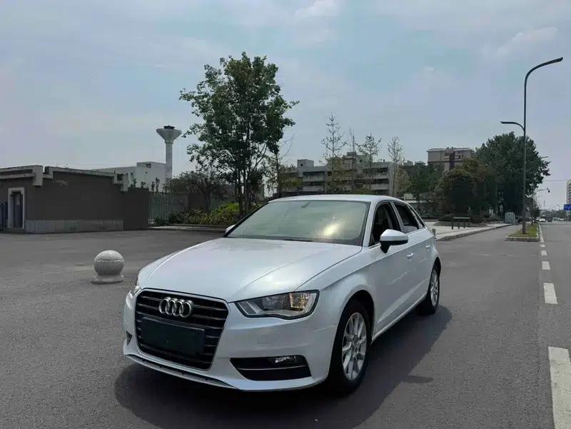 Audi A3 2014 Sportback 35 TFSI Automatic Entry-Level Model — миниатюра 1