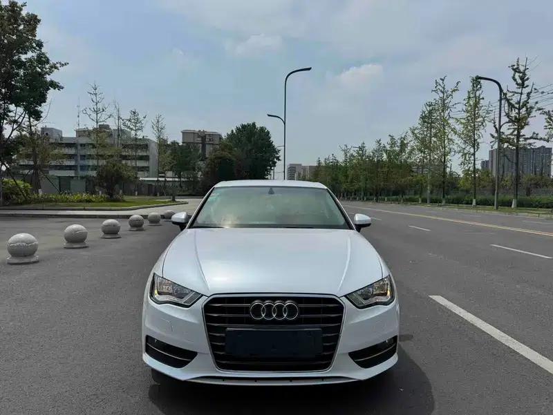 Audi A3 2014 Sportback 35 TFSI Automatic Entry-Level Model — миниатюра 2