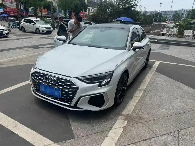 Audi A3 2023 Sportback 35 TFSI Fashion Sport — миниатюра 1