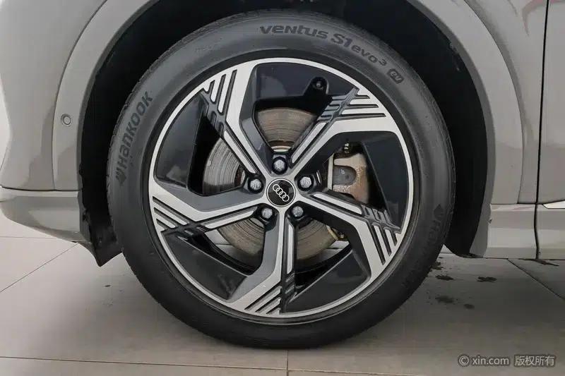 Audi Q4 e-tron 2023 Model 40 e-tron Trailblazer — миниатюра 12