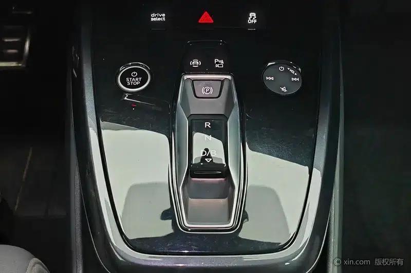 Audi Q4 e-tron 2023 Model 40 e-tron Trailblazer — миниатюра 15