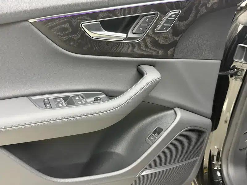 Audi Q8 2023 55 TFSI Luxury Dynamic — миниатюра 7