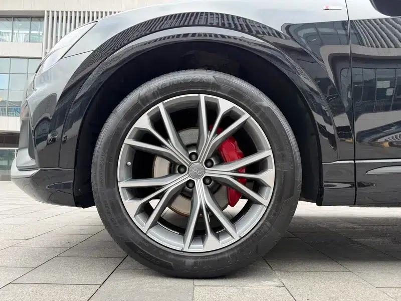 Audi Q8 2019 55 TFSI Dynamic Edition — миниатюра 9
