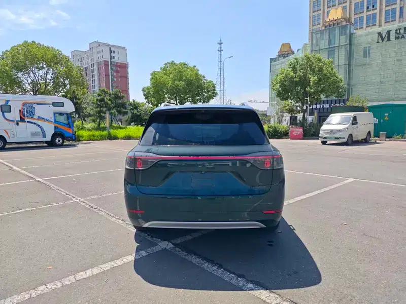 Wenjie M9 2024 Ultra Range Extended 6-Seater — миниатюра 5