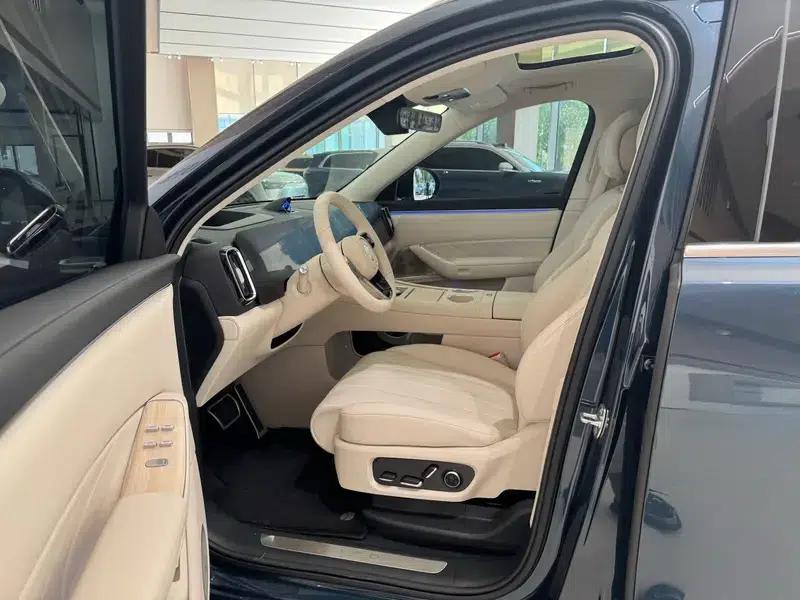 Wenjie M8 2025 Extended Range Ultra 5-Seat 4WD (192-line LiDAR) — миниатюра 14