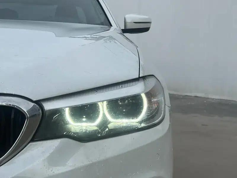 2019 BMW 5 Series 530Li Leading Edition M Sport Package — миниатюра 7