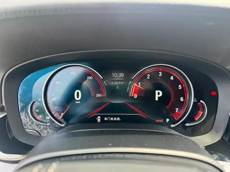 2018 BMW 5 Series 525Li Luxury Package — миниатюра 9