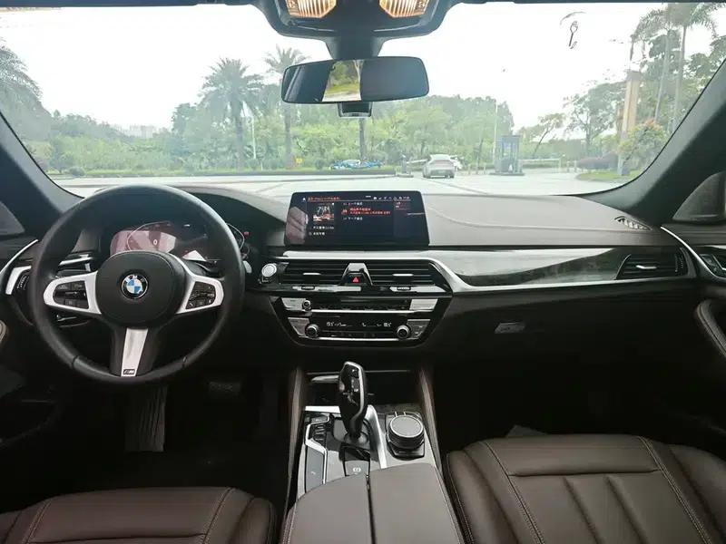 2020 BMW 5 Series 525Li M Sport Package — миниатюра 10