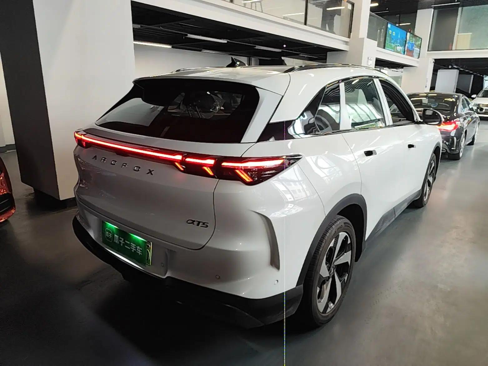 ARCFOX Alpha T5 2026 Model Pure Electric 560 Yuanjing Smart Driving Version — миниатюра 6