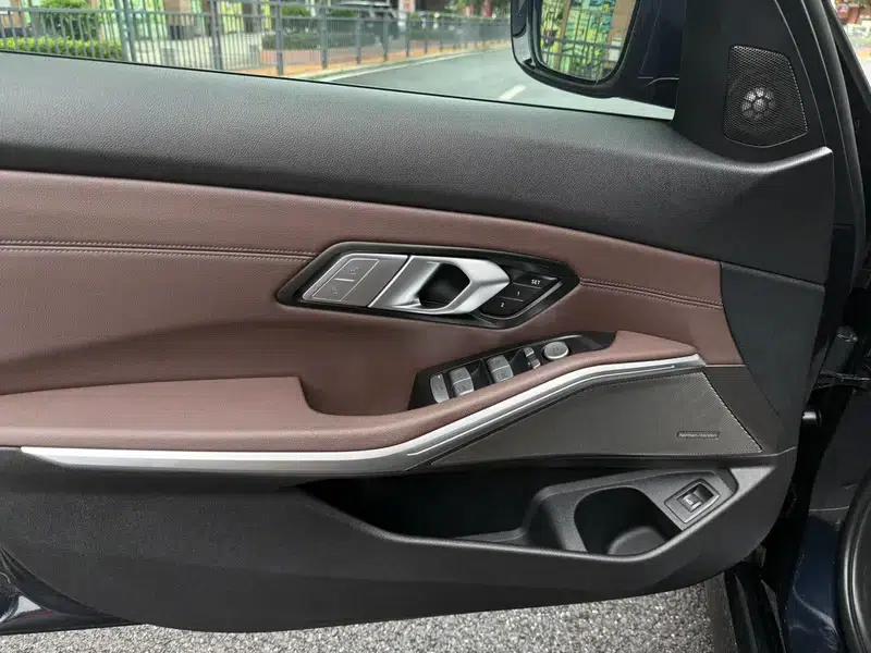 2020 BMW 3 Series 330i M Sport Shadow Edition — миниатюра 13