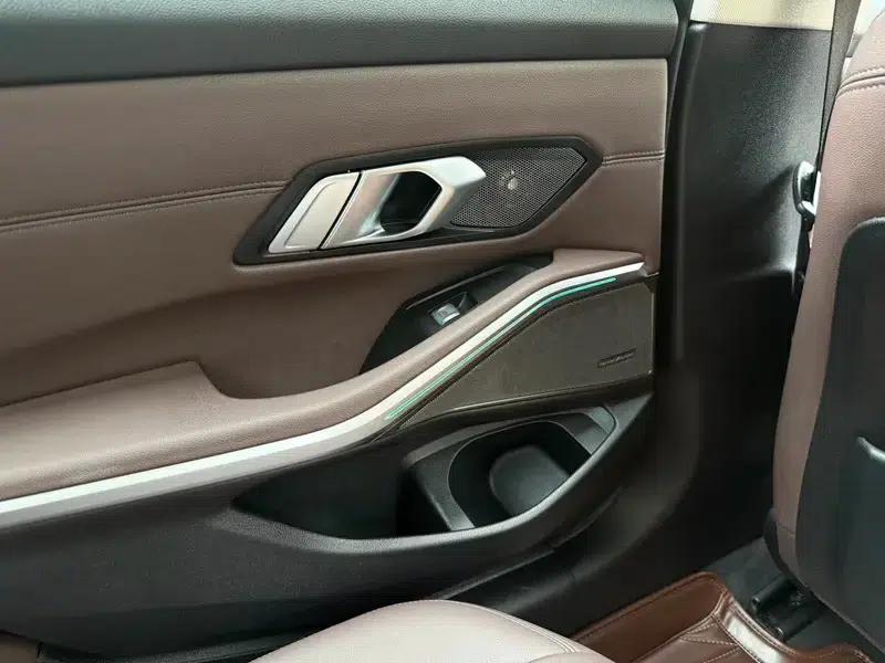 2020 BMW 3 Series 330i M Sport Shadow Edition — миниатюра 14