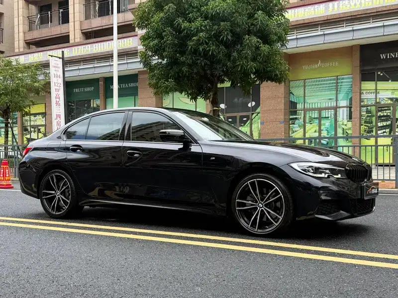 2020 BMW 3 Series 330i M Sport Shadow Edition — миниатюра 3