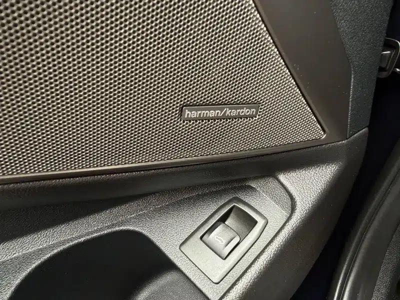 2020 BMW 3 Series 330i M Sport Shadow Edition — миниатюра 23