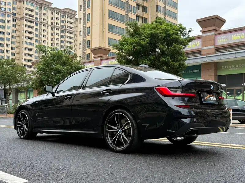 2020 BMW 3 Series 330i M Sport Shadow Edition — миниатюра 4