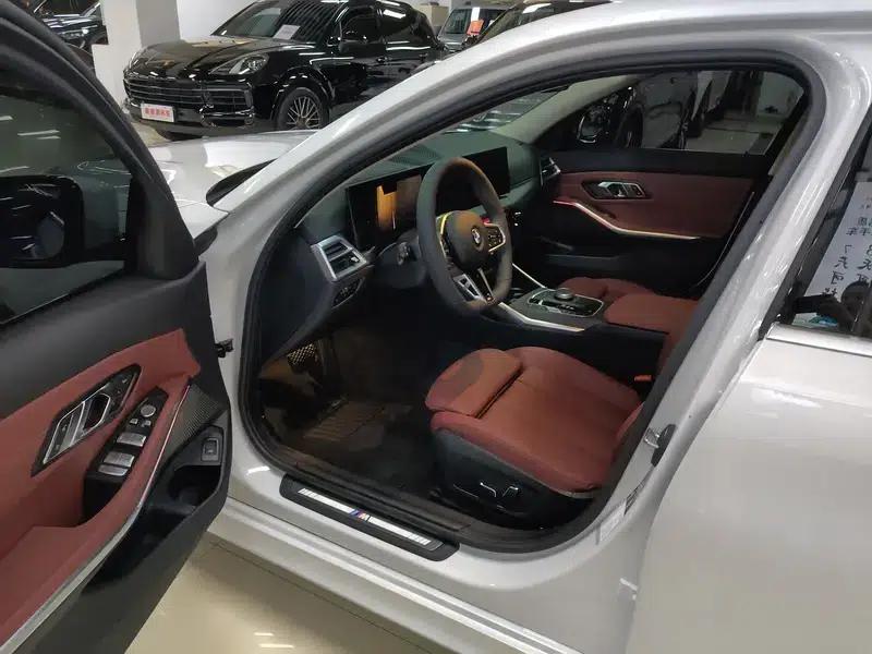 2025 BMW 3 Series 325i M Sport Package — миниатюра 8