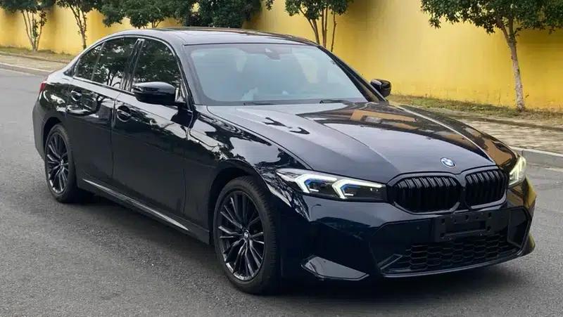 2023 BMW 3 Series 330i M Sport Shadow Edition — миниатюра 3
