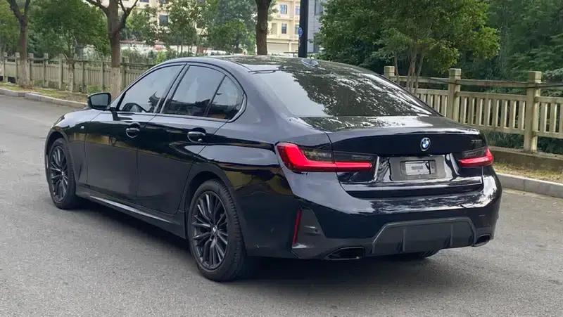 2023 BMW 3 Series 330i M Sport Shadow Edition — миниатюра 4