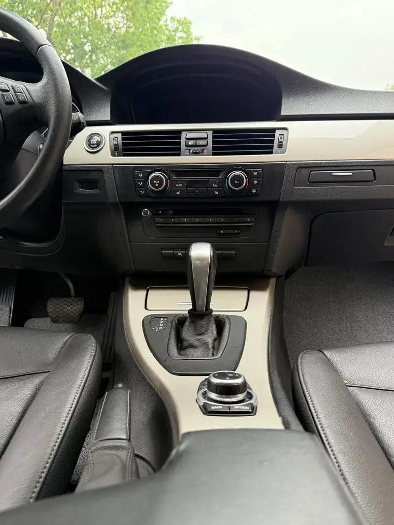 2011 BMW 3 Series 320i Luxury — миниатюра 12