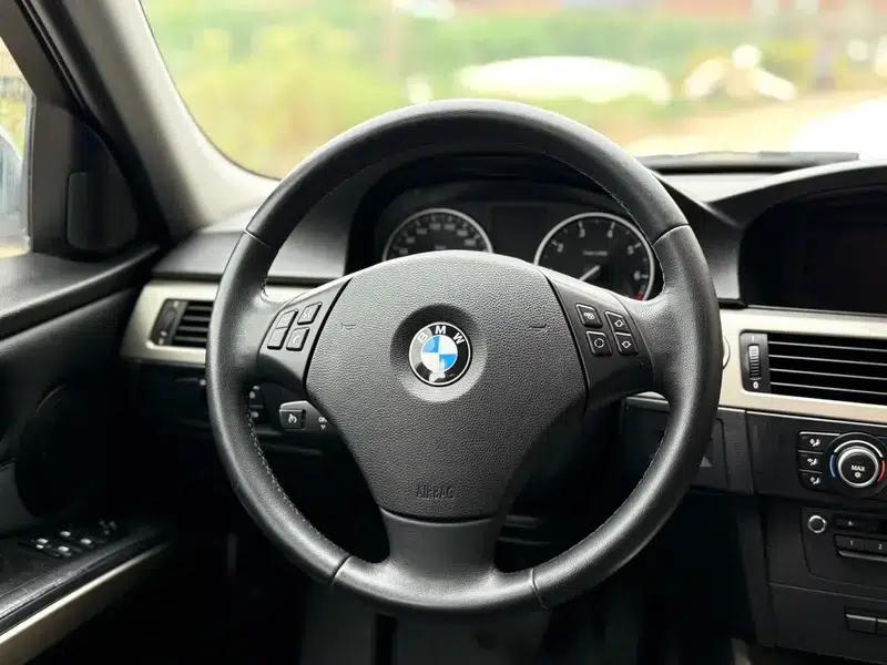 2011 BMW 3 Series 320i Luxury — миниатюра 13