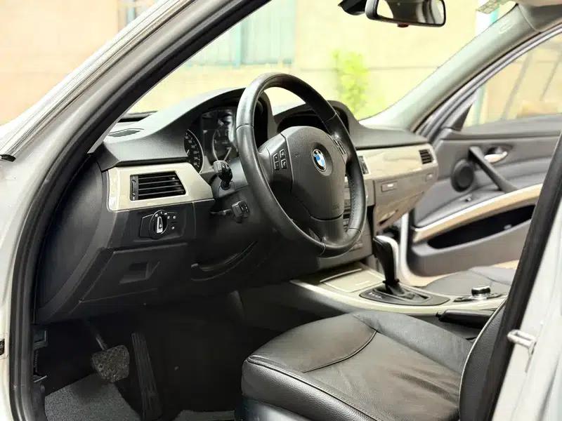 2011 BMW 3 Series 320i Luxury — миниатюра 17