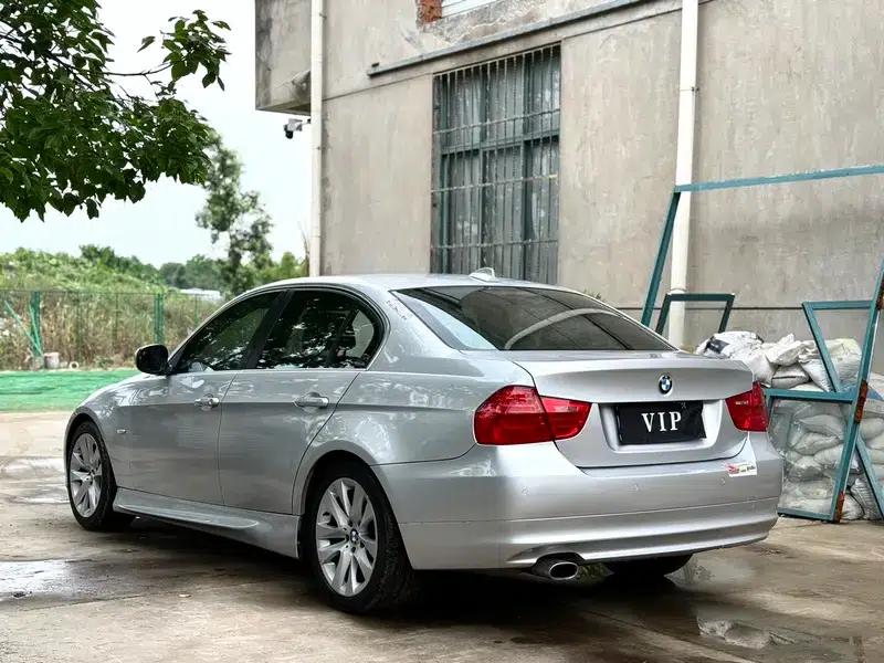 2011 BMW 3 Series 320i Luxury — миниатюра 4