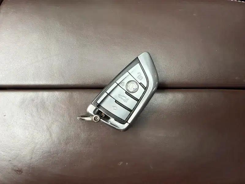 2016 BMW 7 Series 740Li Leading Edition — миниатюра 11