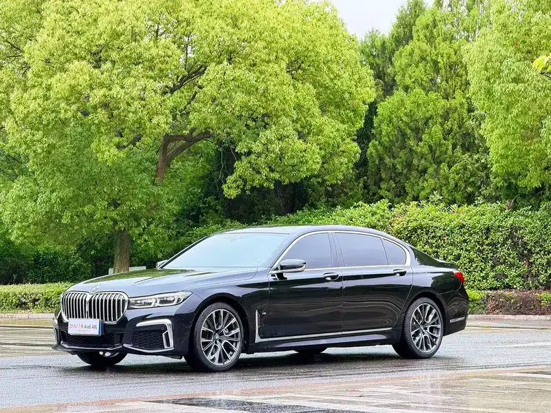 2021 BMW 7 Series 740Li Leading Edition M Sport Package — миниатюра 1