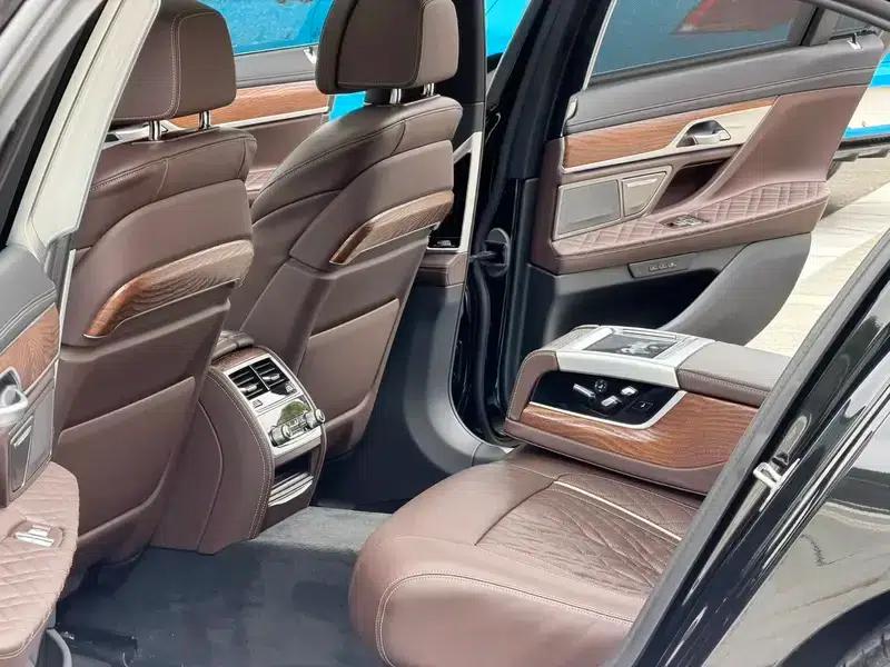 2021 BMW 7 Series 740Li Leading Edition M Sport Package — миниатюра 11