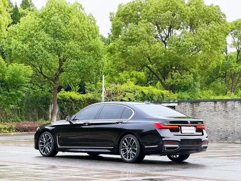 2021 BMW 7 Series 740Li Leading Edition M Sport Package — миниатюра 4