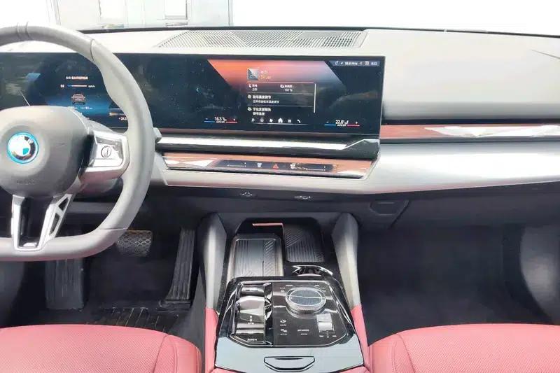 BMW i5 2025 facelift eDrive35L M Sport Package — миниатюра 6