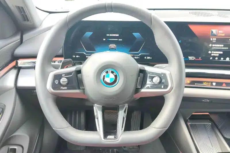 BMW i5 2025 facelift eDrive35L M Sport Package — миниатюра 10