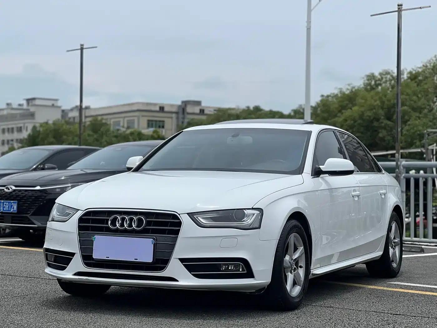 Audi A4L 2016 30 TFSI Classic Edition Automatic Comfort Model — миниатюра 1
