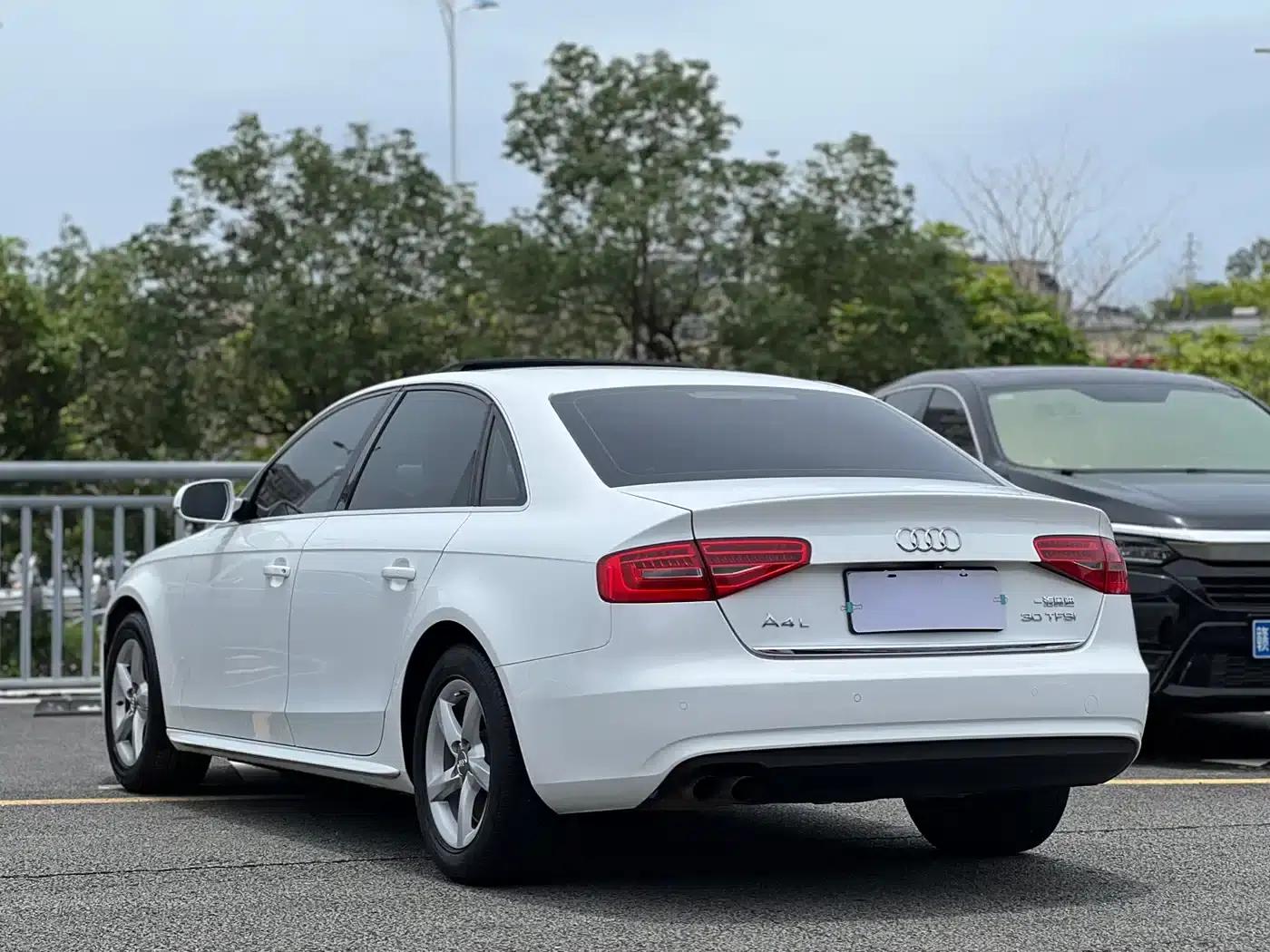 Audi A4L 2016 30 TFSI Classic Edition Automatic Comfort Model — миниатюра 17