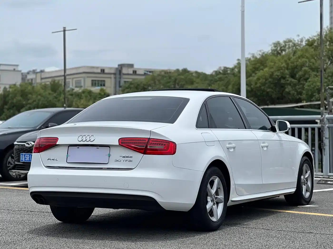 Audi A4L 2016 30 TFSI Classic Edition Automatic Comfort Model — миниатюра 19