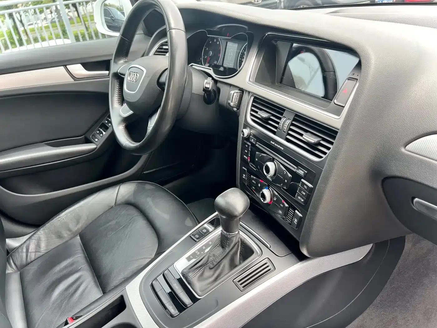 Audi A4L 2016 30 TFSI Classic Edition Automatic Comfort Model — миниатюра 24
