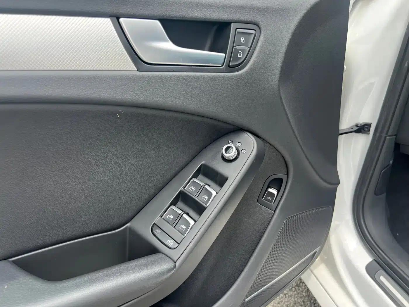 Audi A4L 2016 30 TFSI Classic Edition Automatic Comfort Model — миниатюра 6